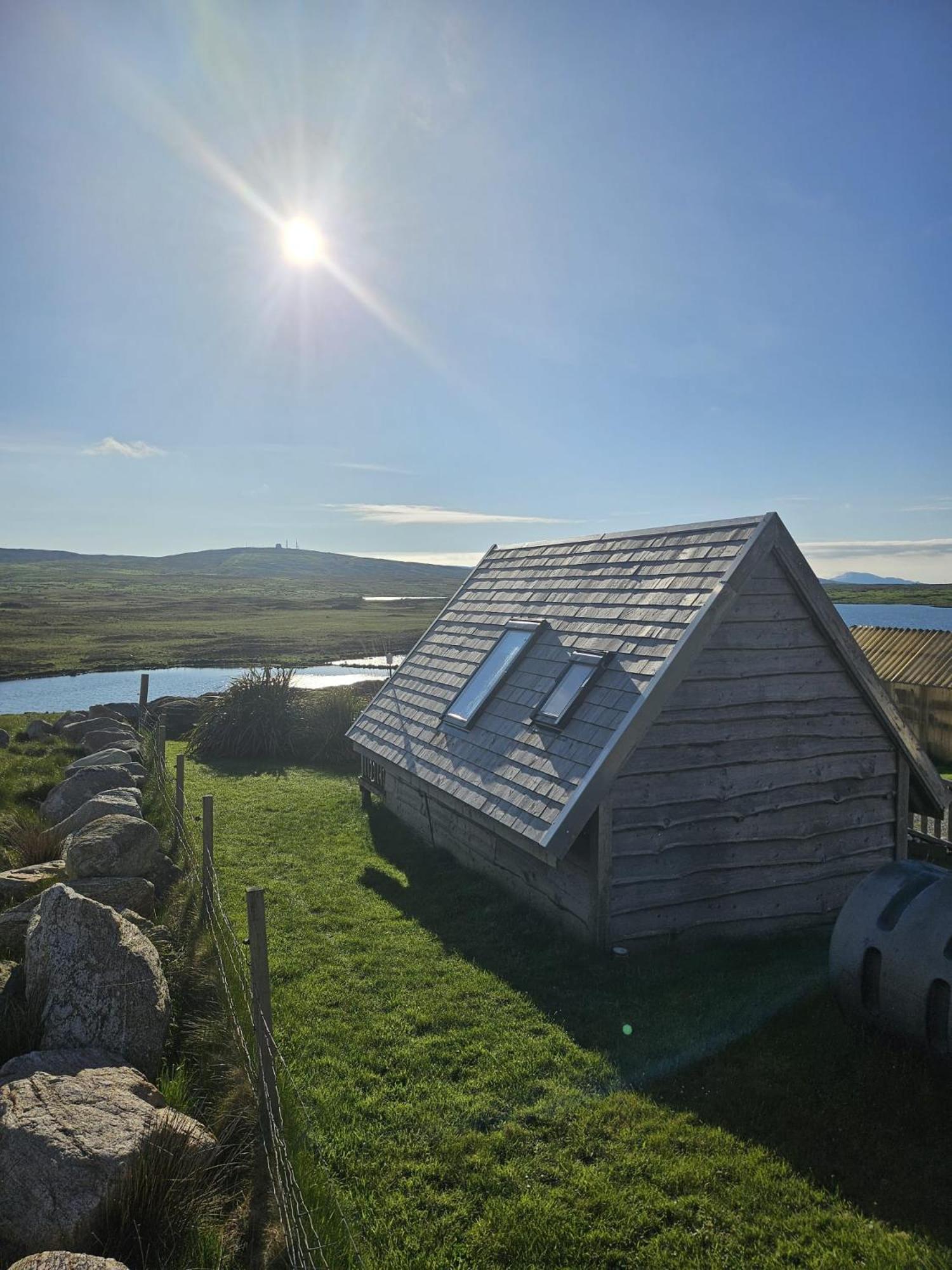 North Uist Lodges Tigharry Номер фото